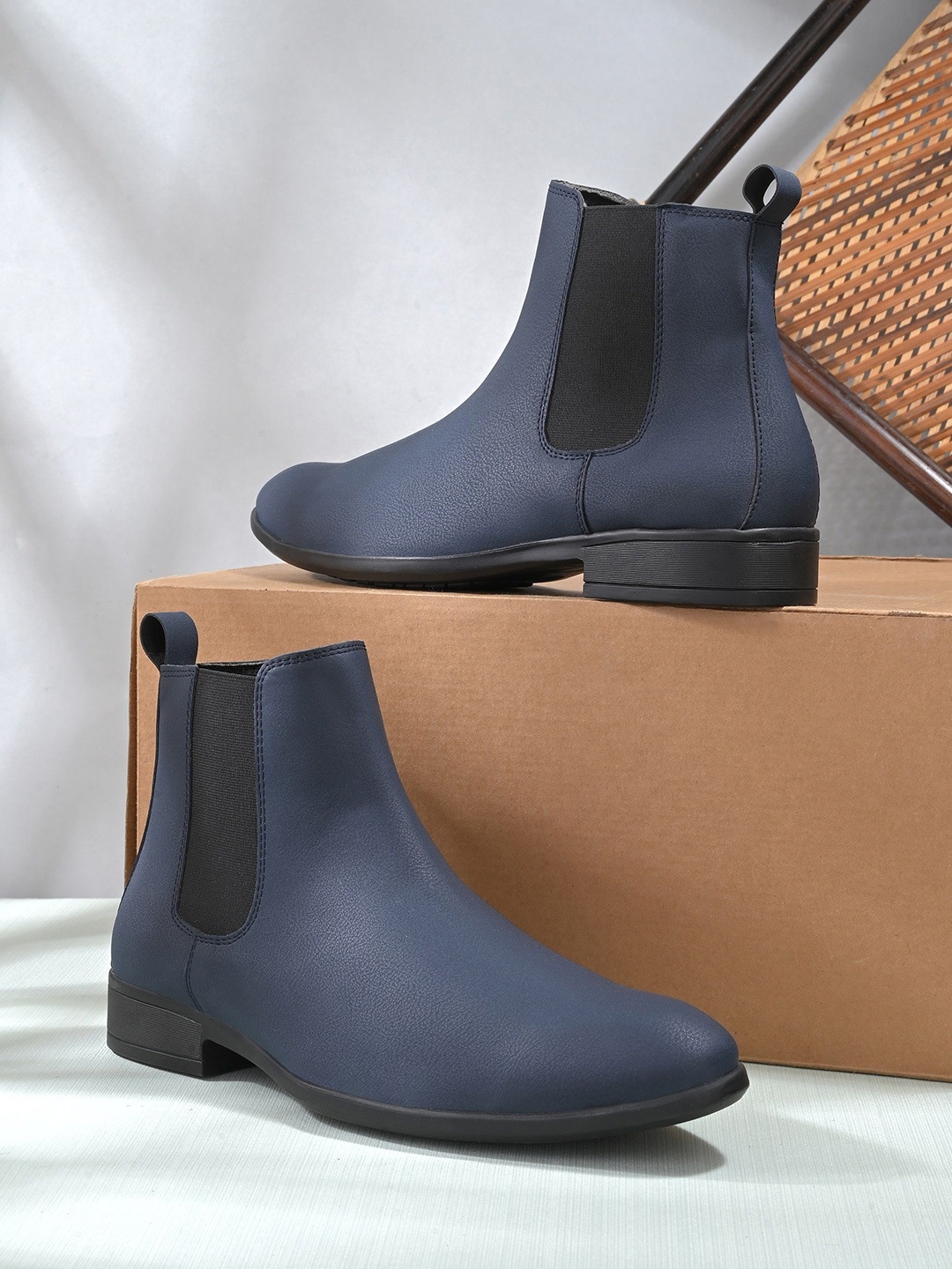 

The Roadster Lifestyle Co Men Chelsea Boots, Blue