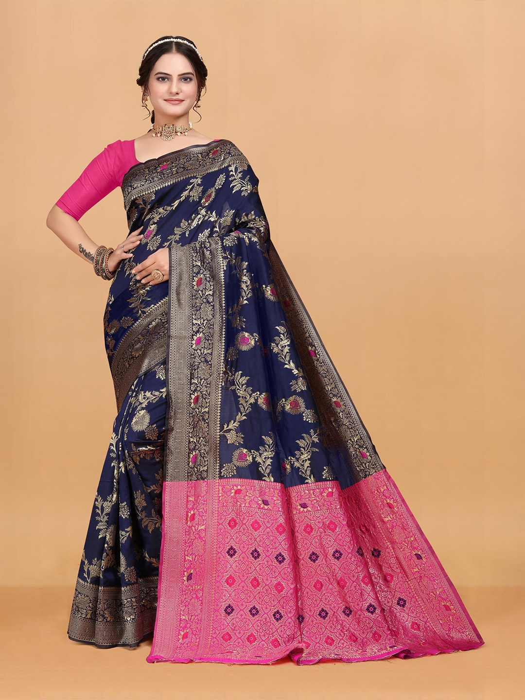 

VenderVilla Floral Zari Silk Blend Banarasi Saree, Navy blue
