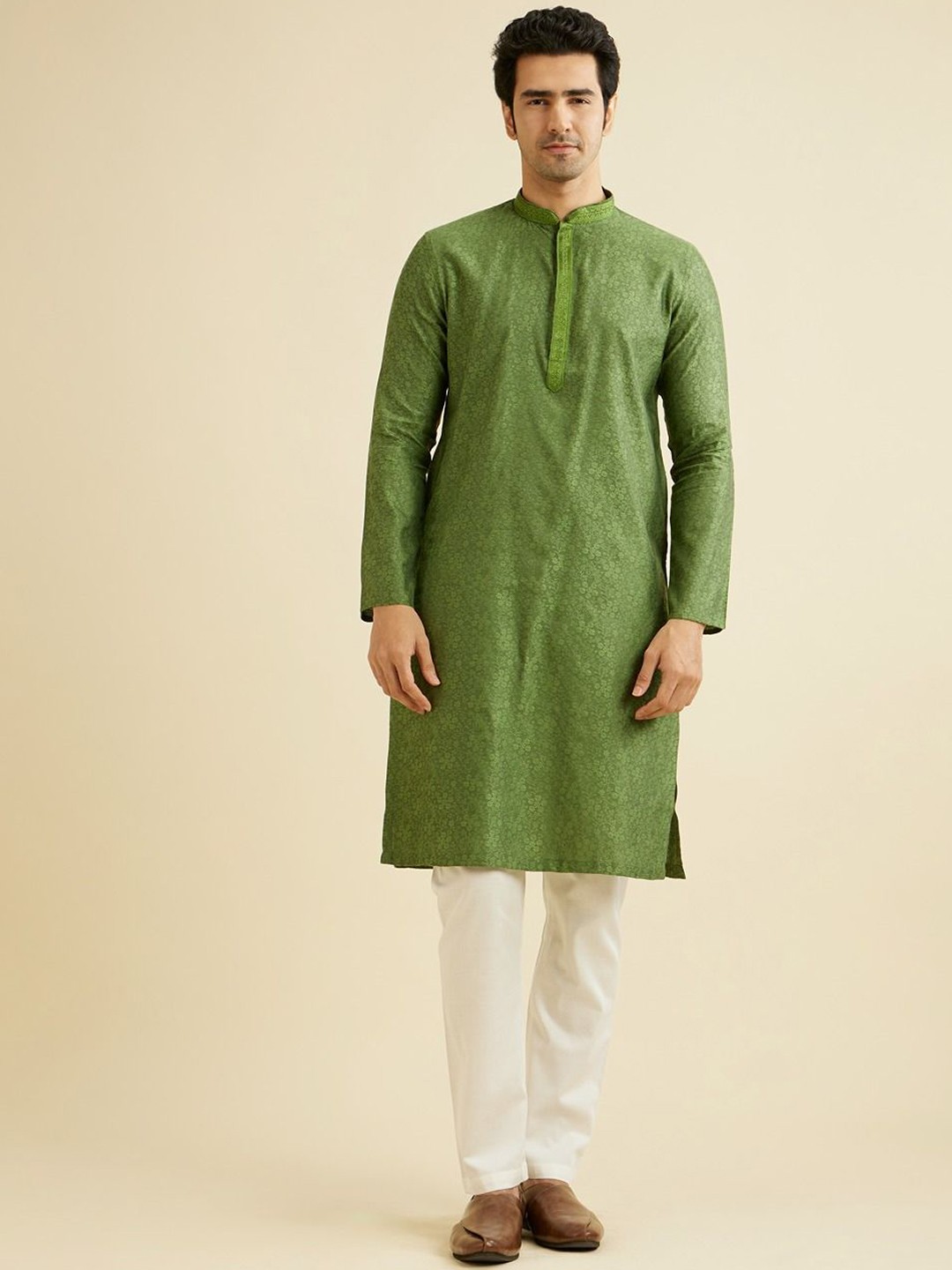 

Manyavar Floral Embroidered Straight Thread Work Kurta with Pyjamas, Green