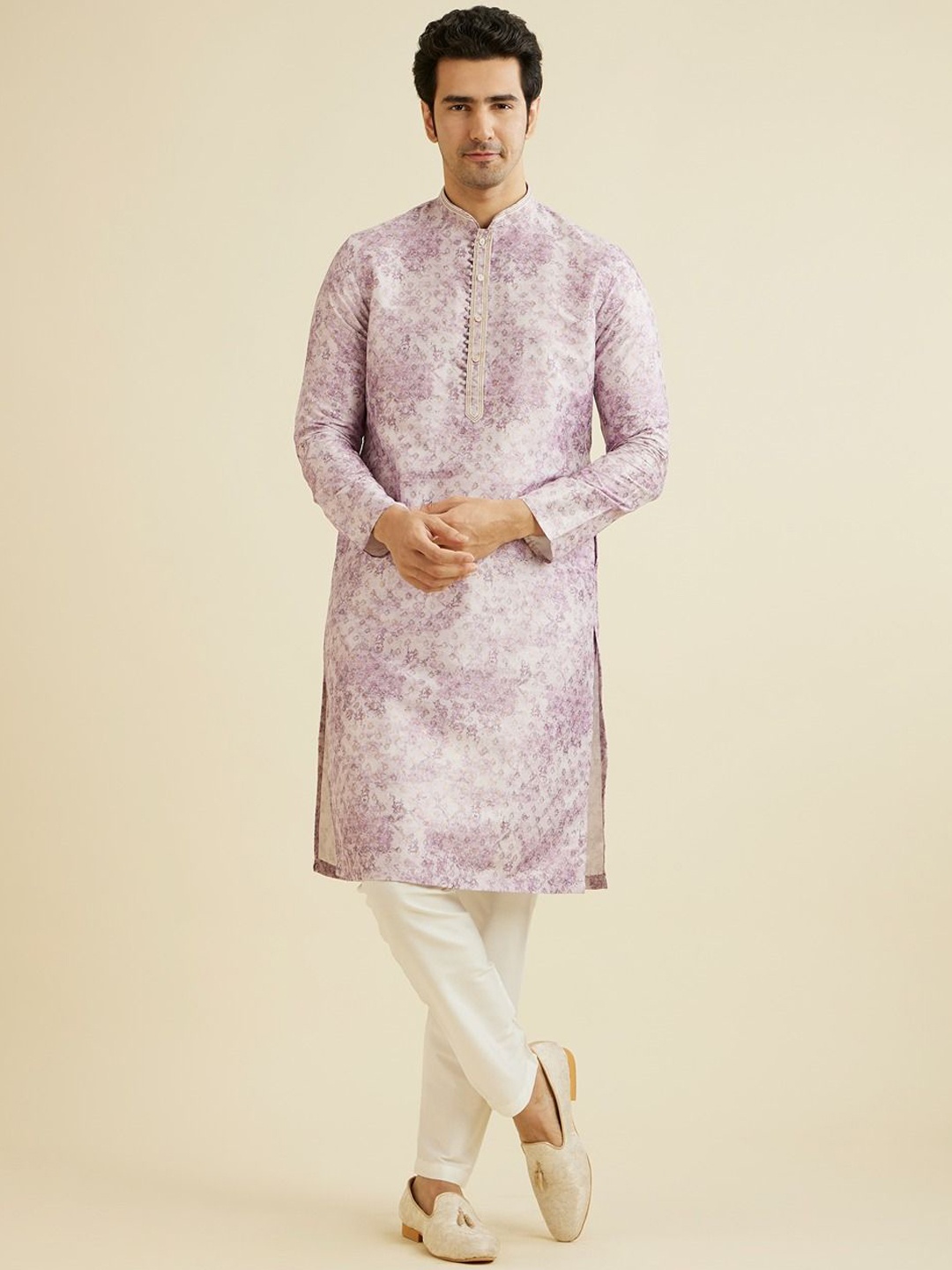 

Manyavar Floral Printed Sequinned Mandarin Collar Straight Kurta With Trousers, Purple