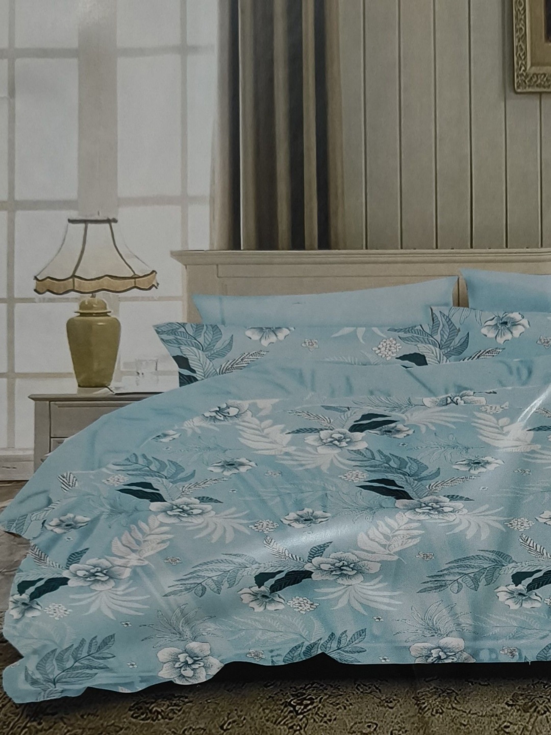 

Signature Blue & White Floral 144 TC Queen Bedsheet with 2 Pillow Covers