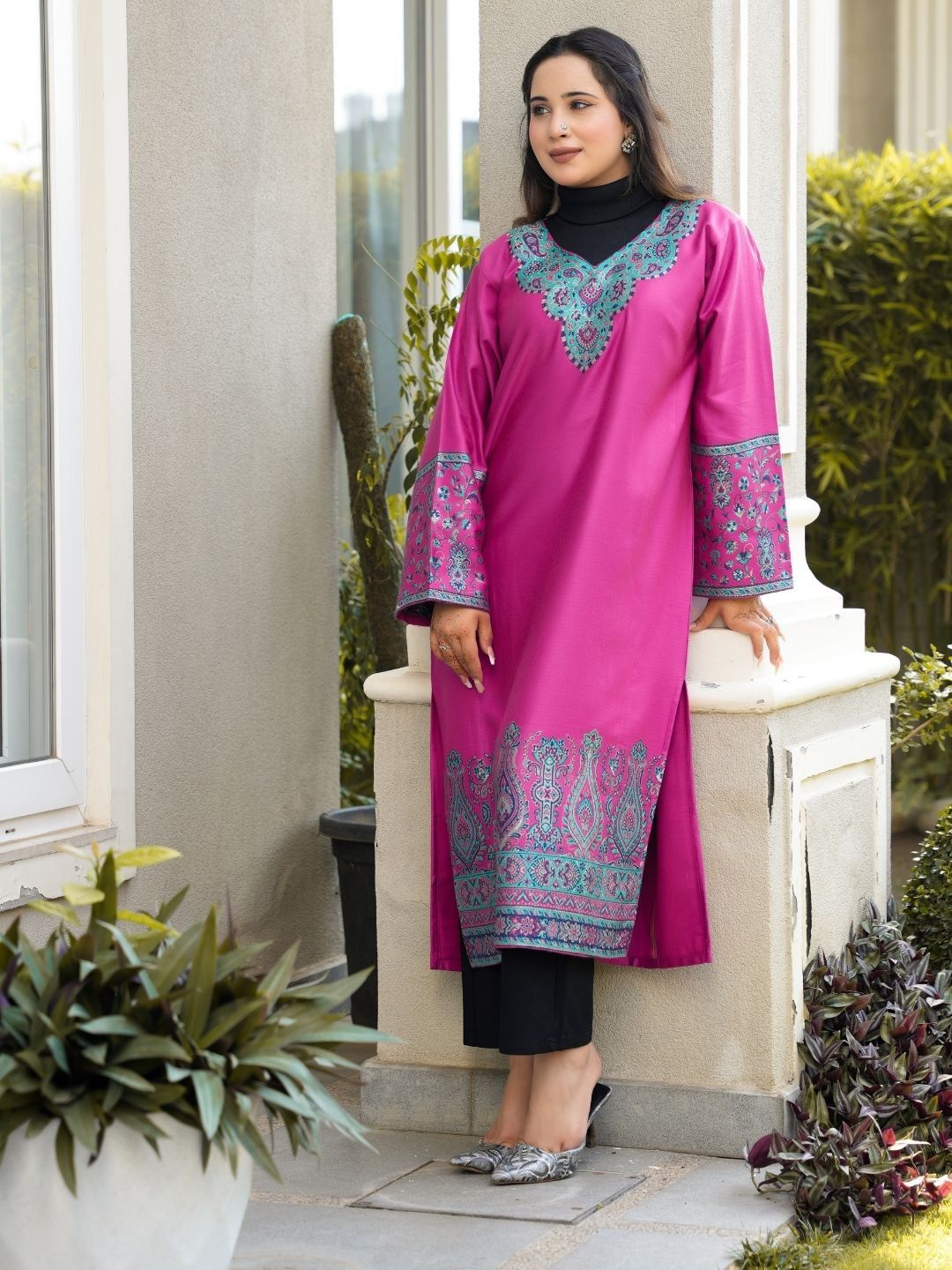 

HOUSE OF KIRNA'S WITH LOGO OF HOK Embroidered Straight Kurta, Pink