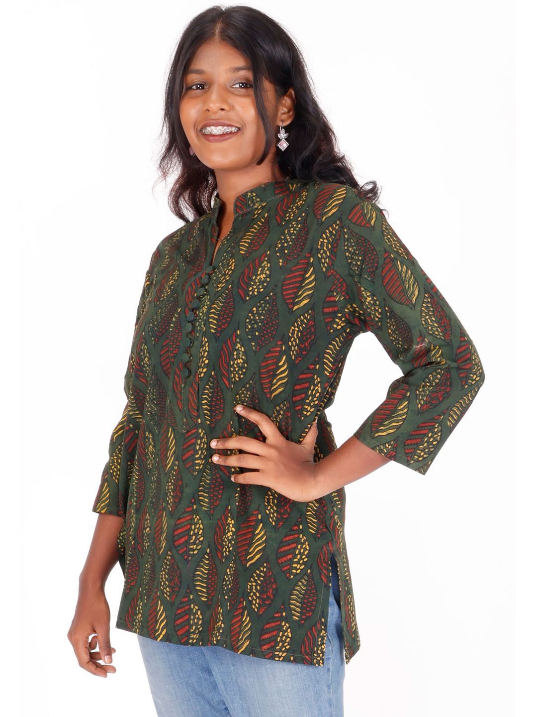 

Avishya Ethnic Motifs Printed V-Neck Pure Cotton Handloom Kurti, Green