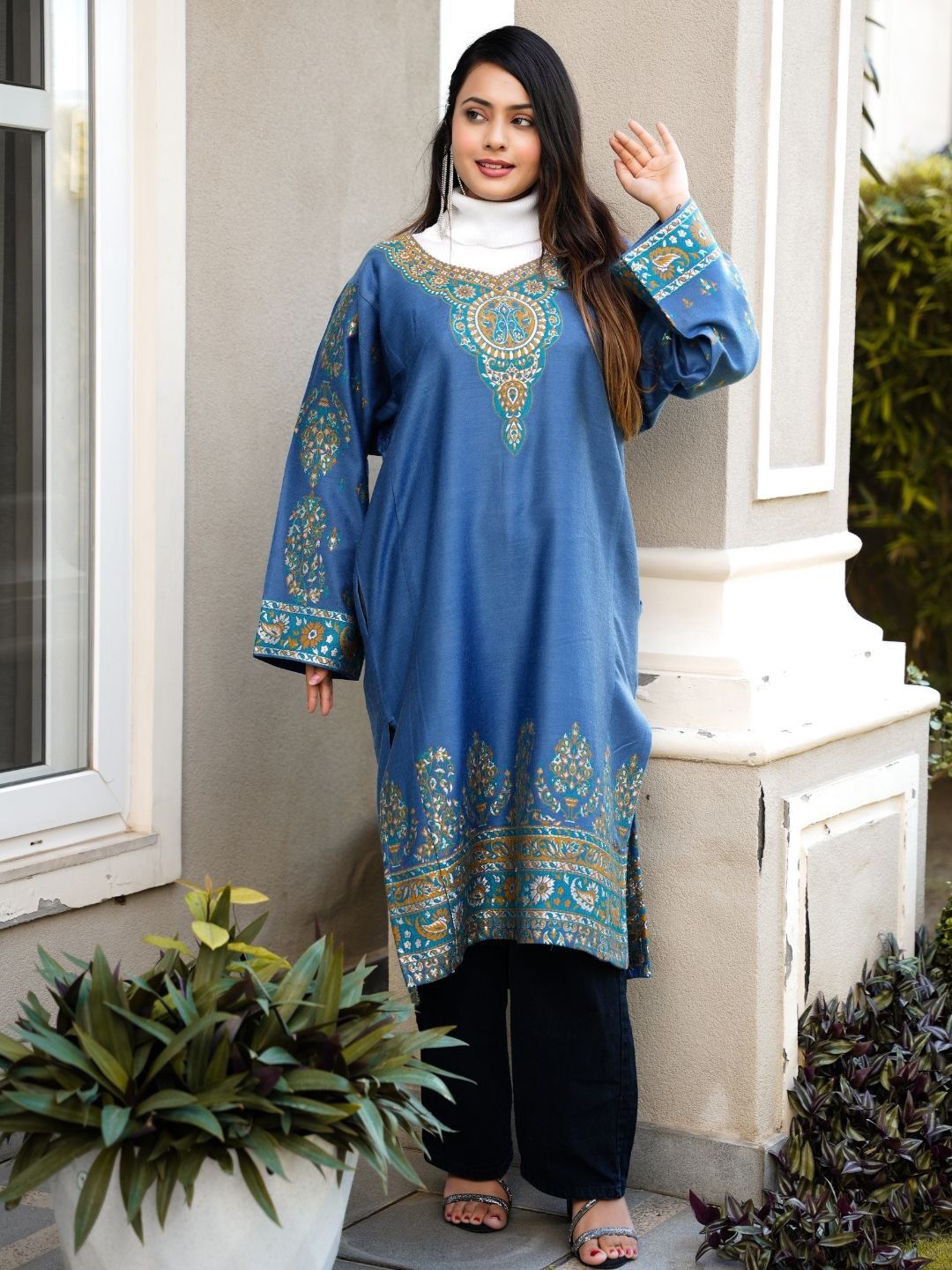 

HOUSE OF KIRNA'S WITH LOGO OF HOK Embroidered Pakistani Style Kurta, Blue