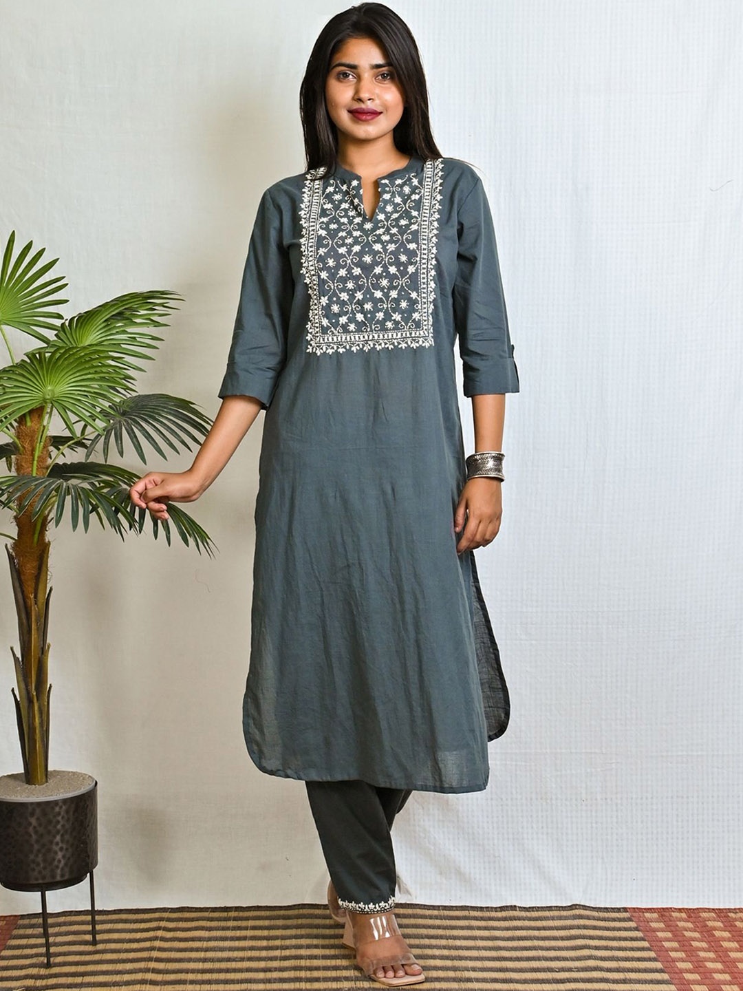 

Earthwear Floral Embroidered Mandarin Collar Pure Cotton Straight Kurta with Trousers, Charcoal