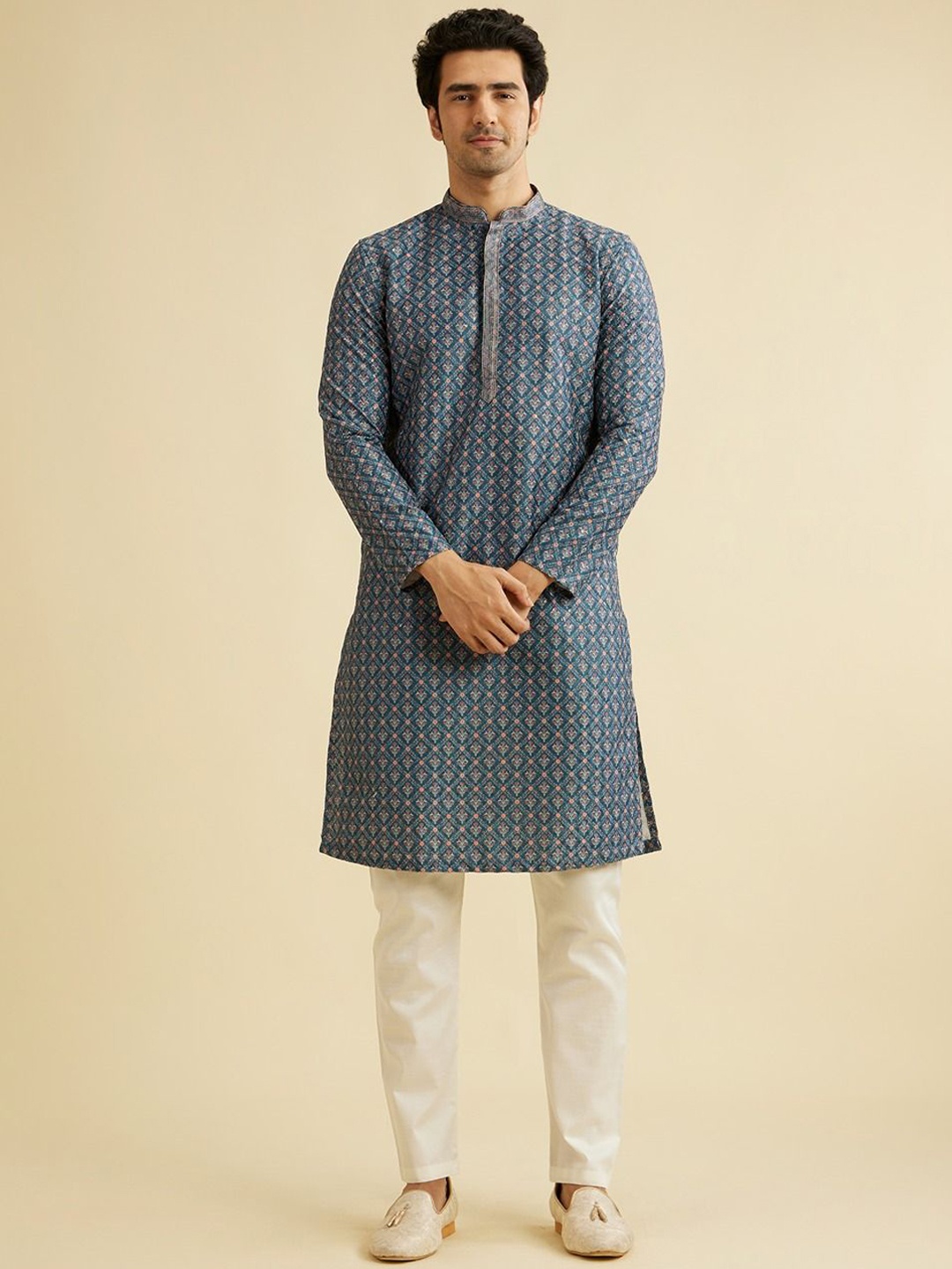 

Manyavar Floral Printed Mandarin Collar Straight Kurta With Trousers, Blue