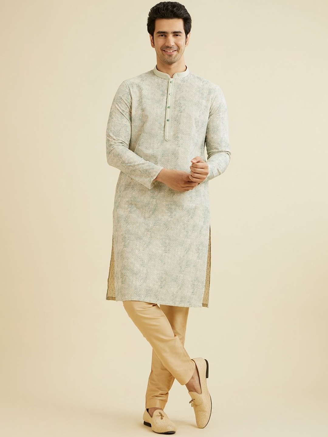 

Manyavar Geometric Embroidered Chikankari Mandarin Collar Straight Kurta With Trousers, Green