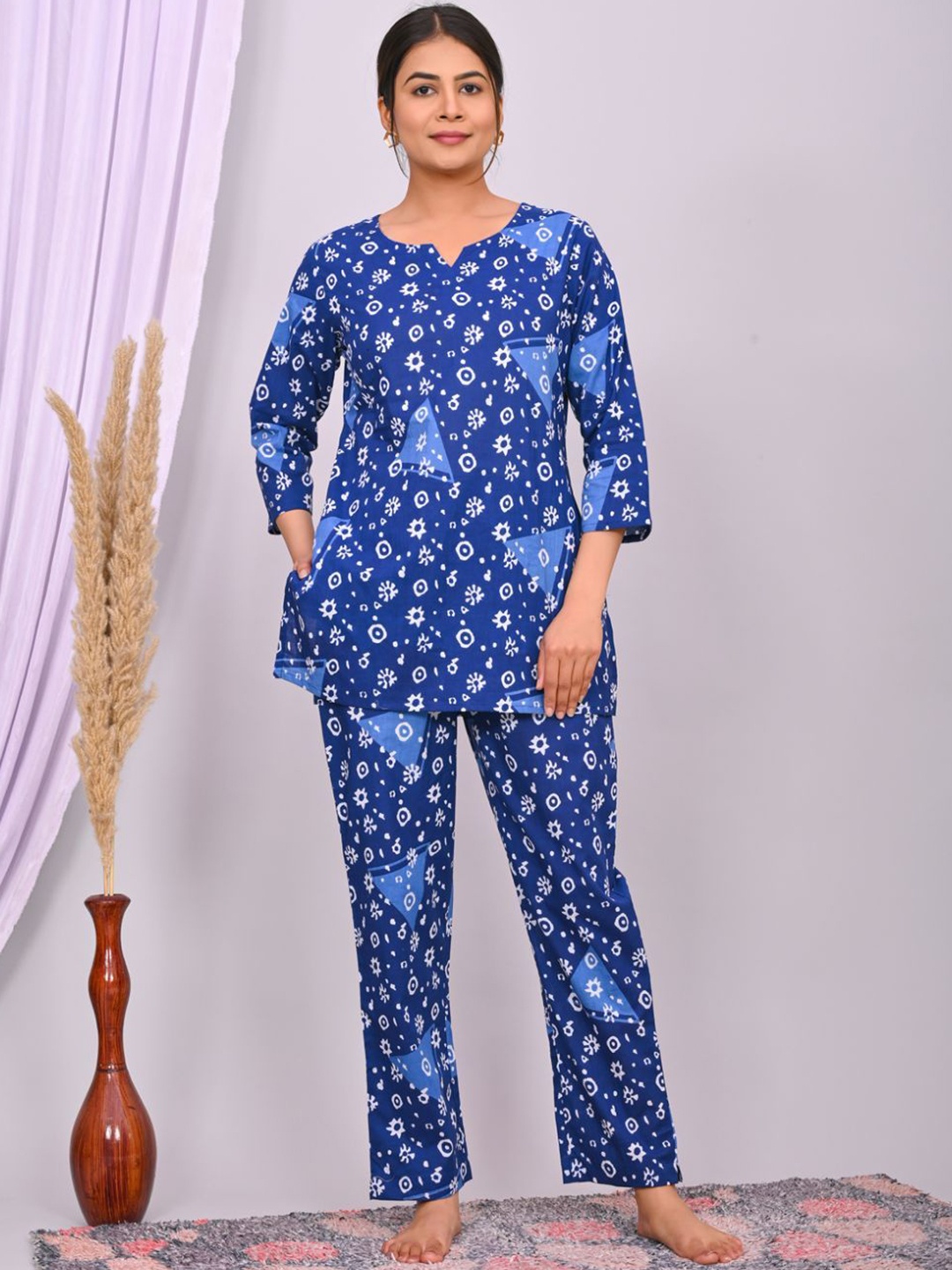 

DHANOTA Women Blue Three-Quarter Sleeves otton Printed Night suit