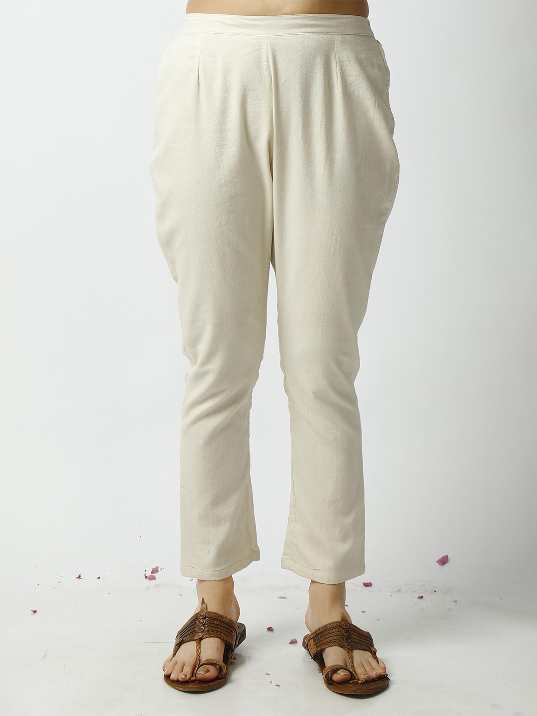 

TJORI Women Pleated CottonTrousers, Off white