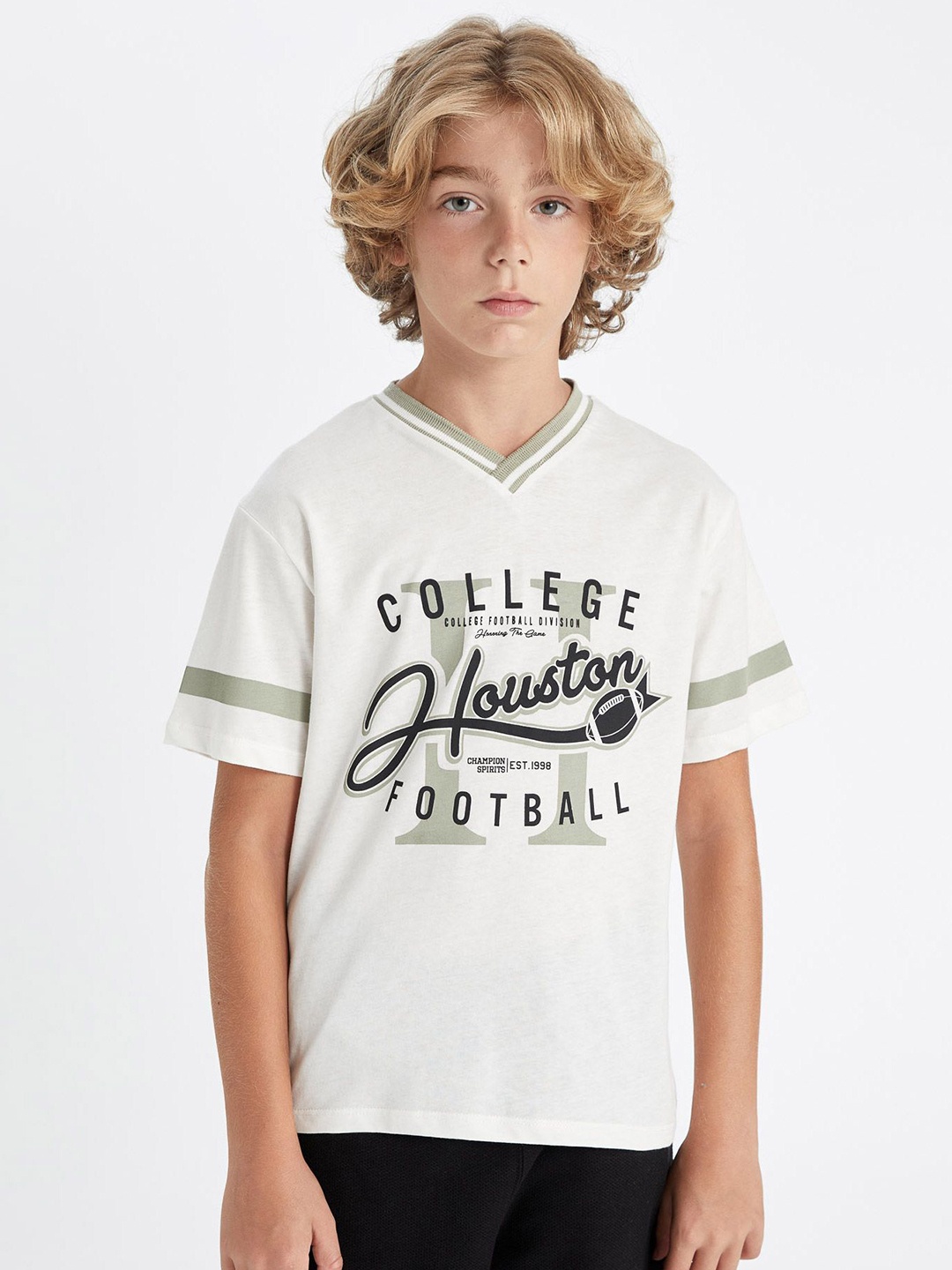 

DeFacto Boys Typography Printed V-Neck Cotton T-shirt, White