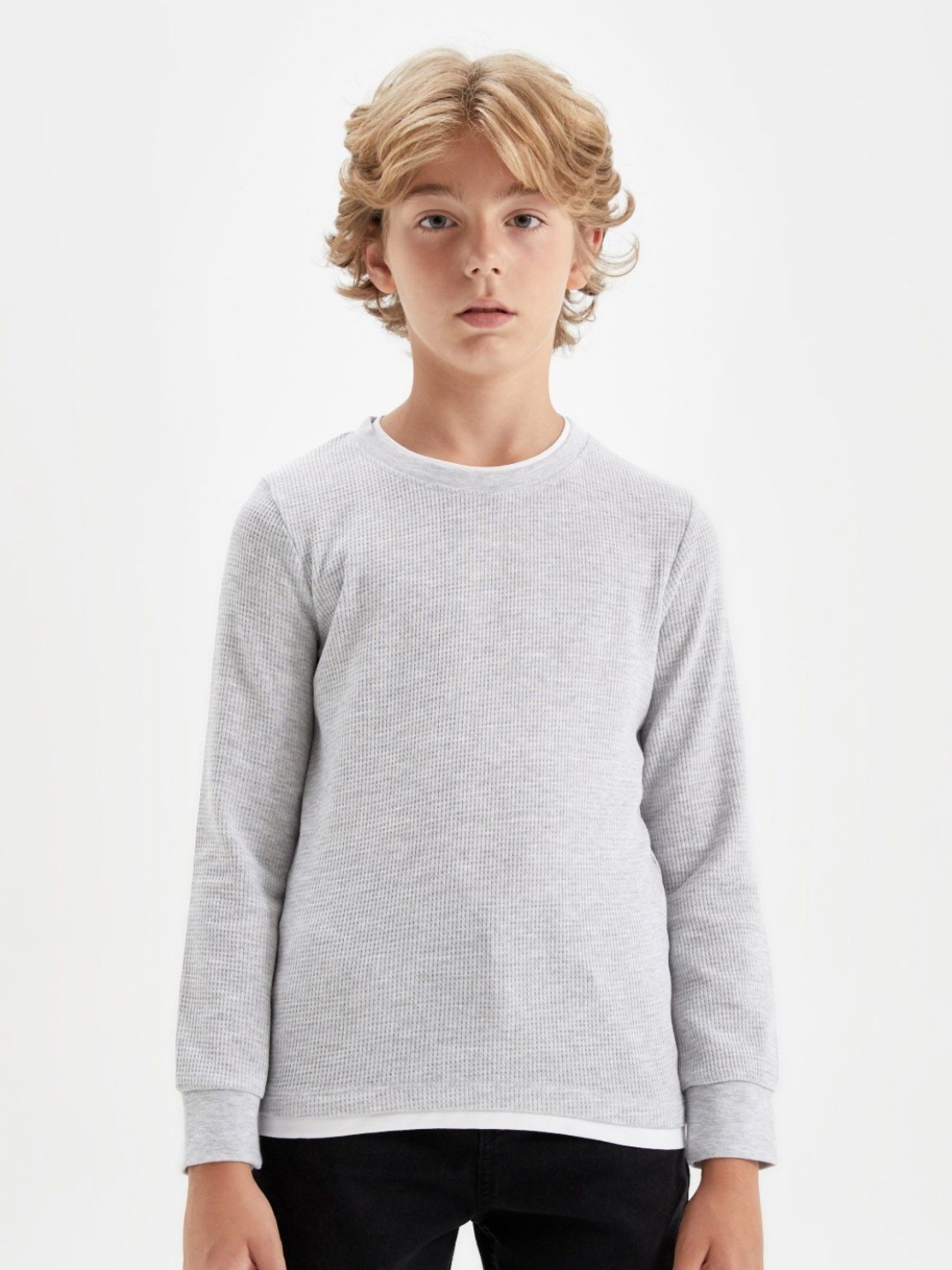 

DeFacto Boys Solid Round Neck T-shirt, Grey