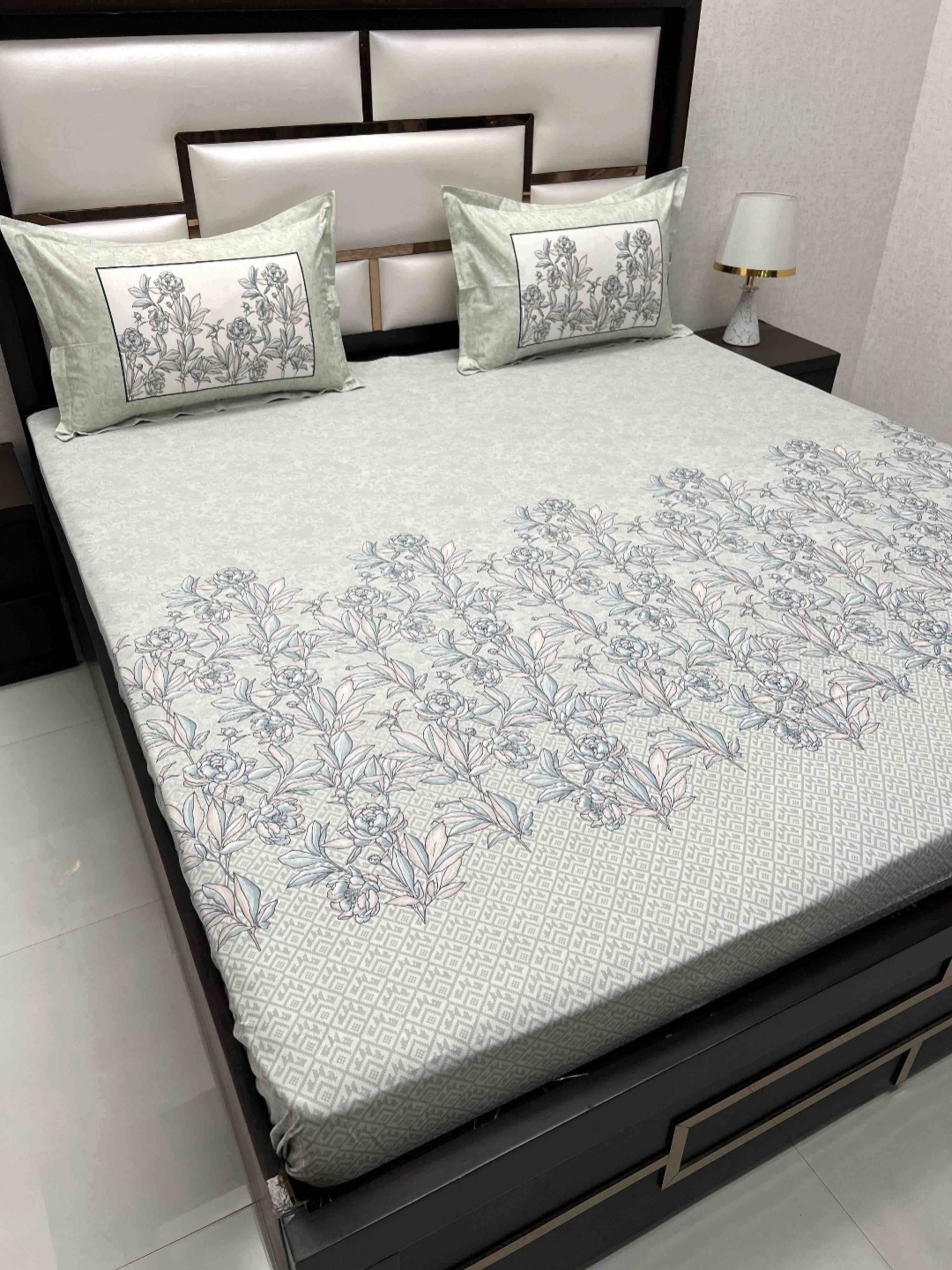 

Pure Decor Lifestyle Grey & Beige Printed 300 TC Cotton King Bedsheet with 2 Pillow Covers