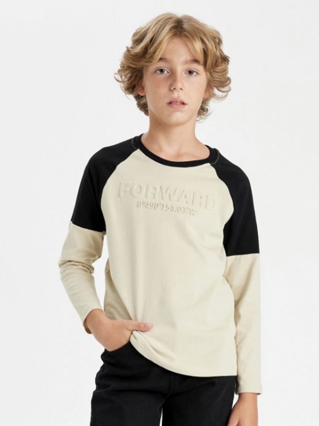 

DeFacto Boys Colourblocked Round Neck Cotton T-shirt, Na