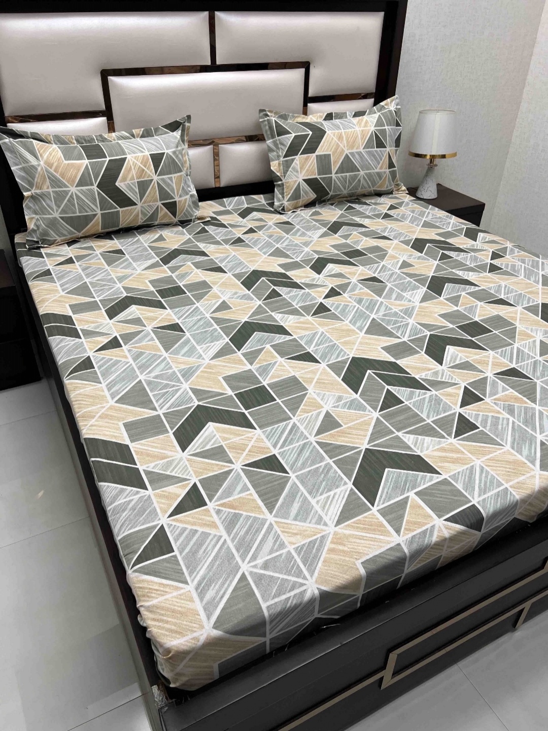 

Pure Decor Passion Grey & White Printed 230 TC Cotton Queen Bedsheet with 2 Pillow Covers