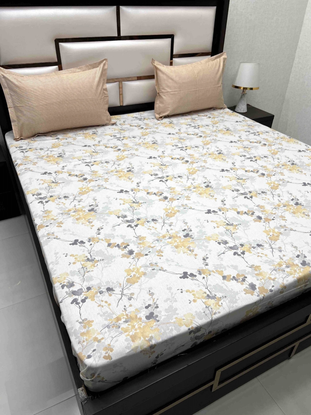 

Pure Decor Lifestyle Grey & White Printed 300 TC Cotton King Bedsheet with 2 Pillow Covers