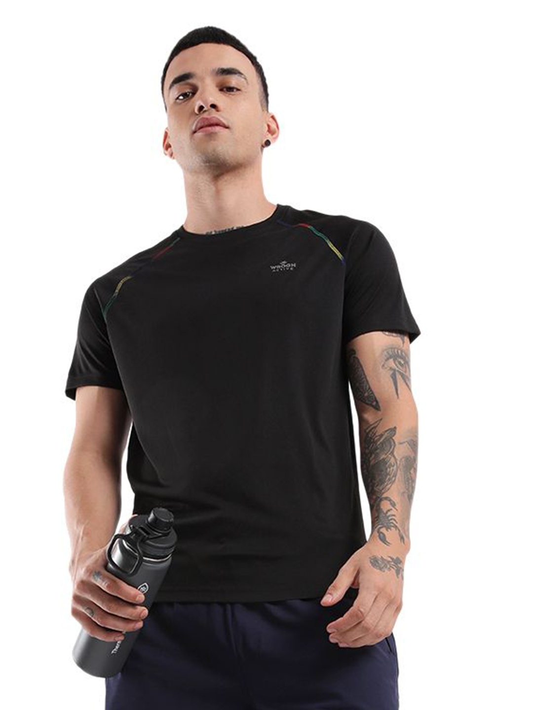 

WROGN Men Solid Round Neck Slim Fit T-Shirt, Black