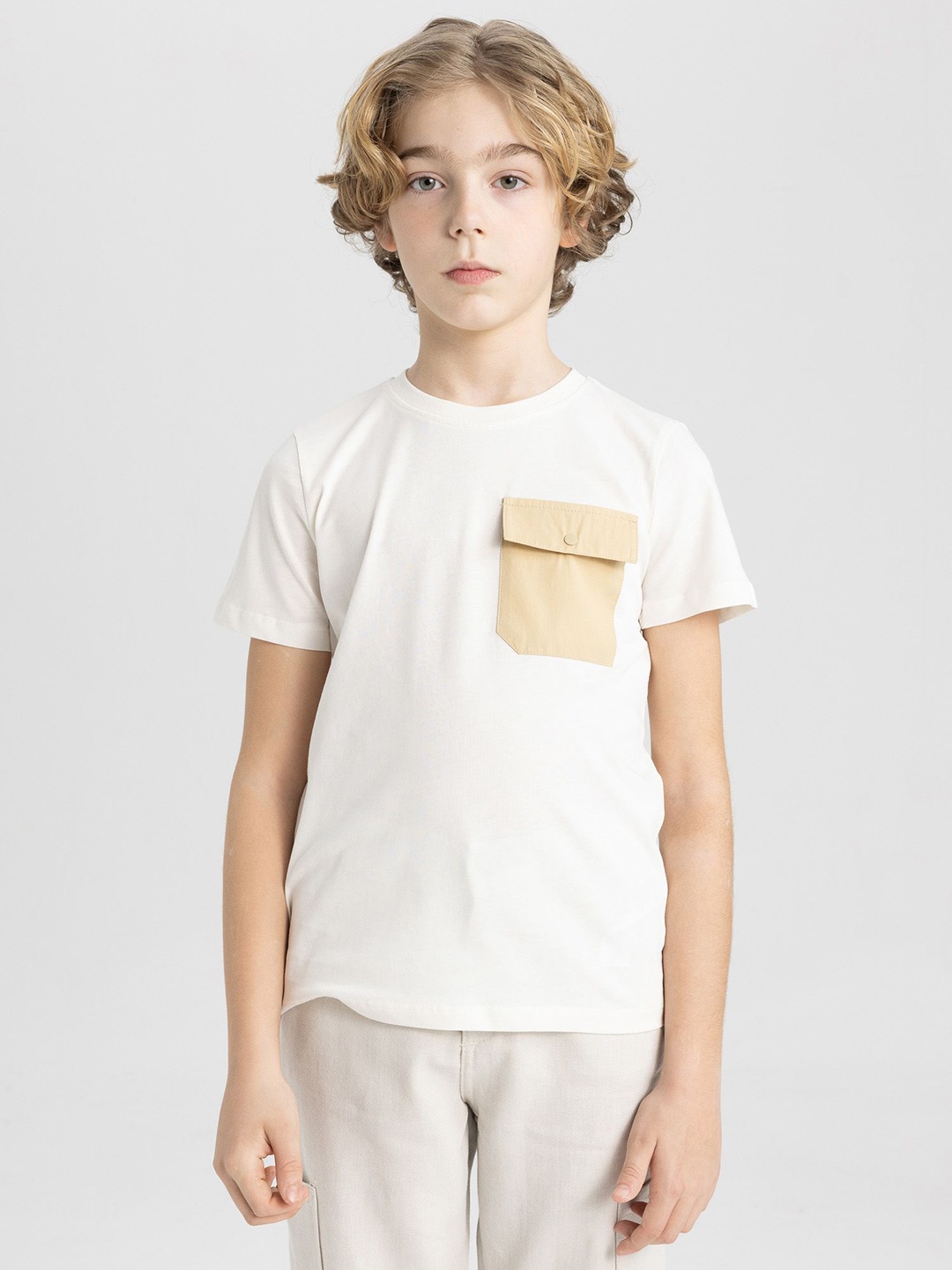 

DeFacto Boys Solid Round Neck Cotton T-shirt, White