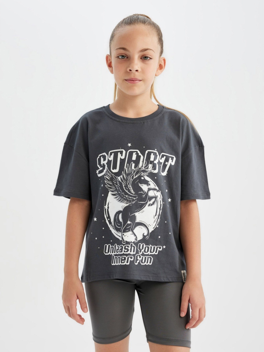 

DeFacto Girls Typography Printed Hooded Applique T-shirt, Na