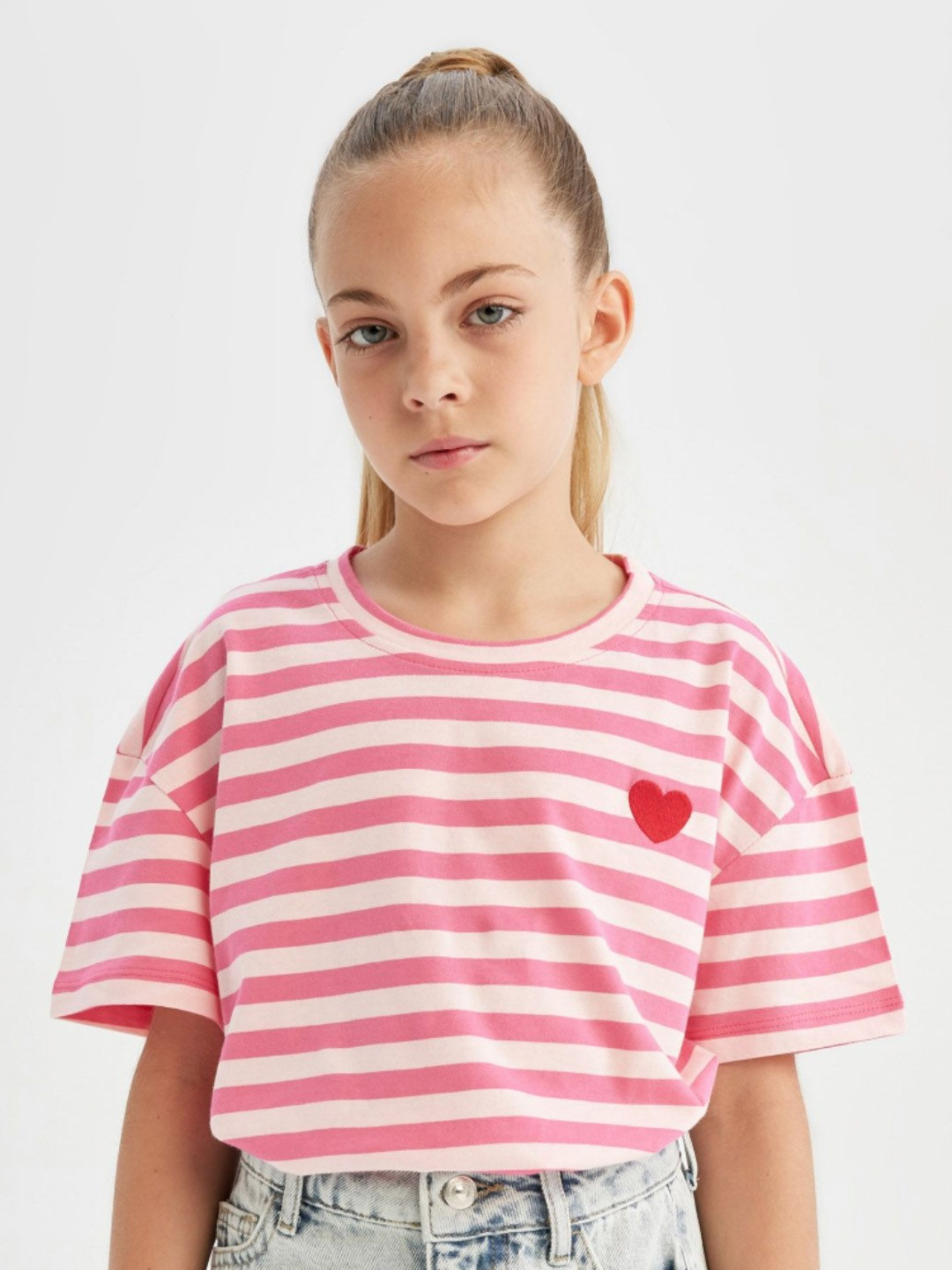

DeFacto Girls Striped Pockets T-shirt, Na