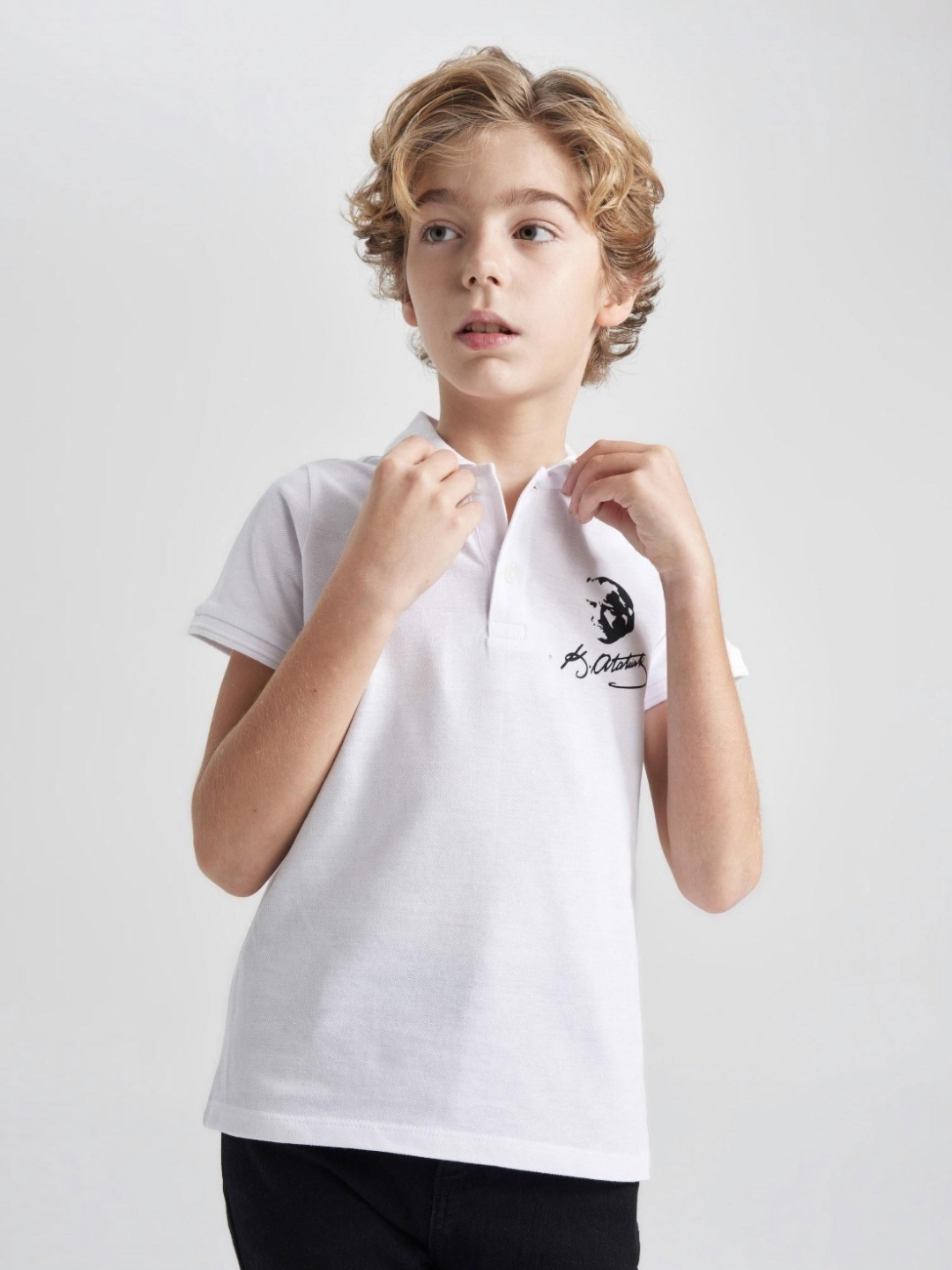 

DeFacto Boys Striped V-Neck Pockets T-shirt, Na