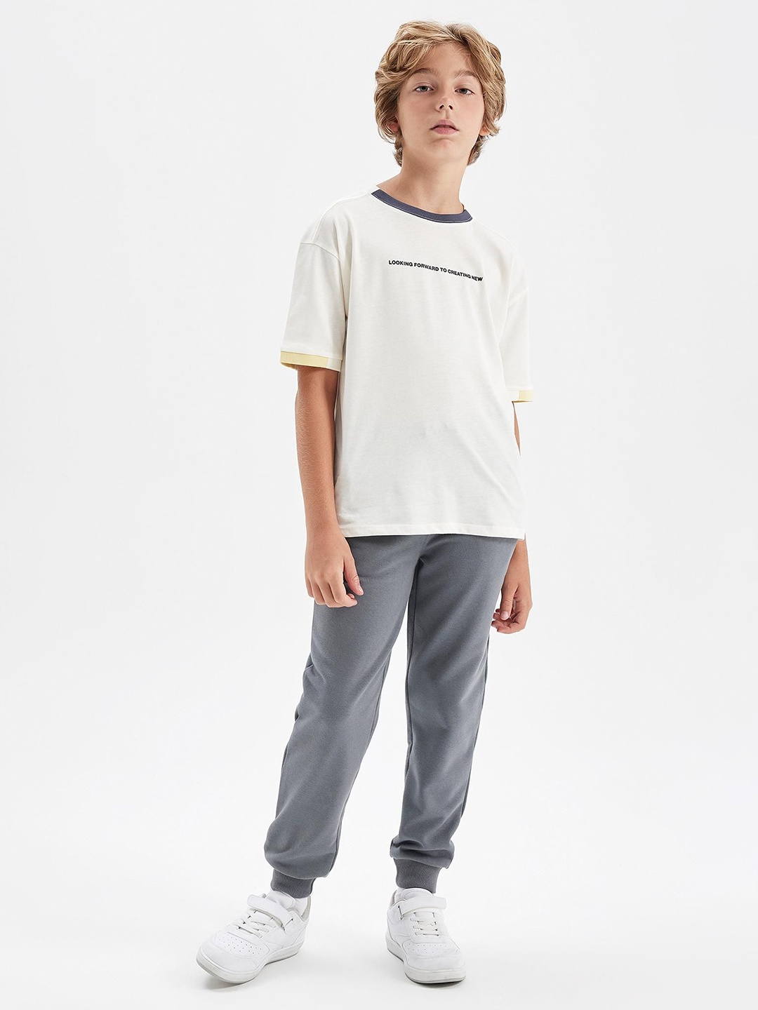 

DeFacto Boys Solid Round Neck Cotton T-shirt, White