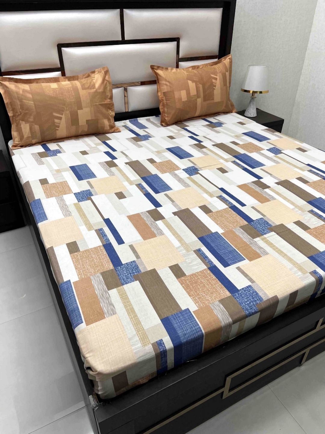 

Pure Decor Lifestyle White Geometric Pure Cotton 300 TC King Bedsheet & 2 Pillow Covers