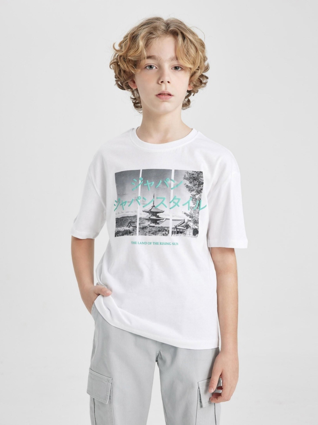 

DeFacto Boys Printed Extended Sleeves Applique T-shirt, Na