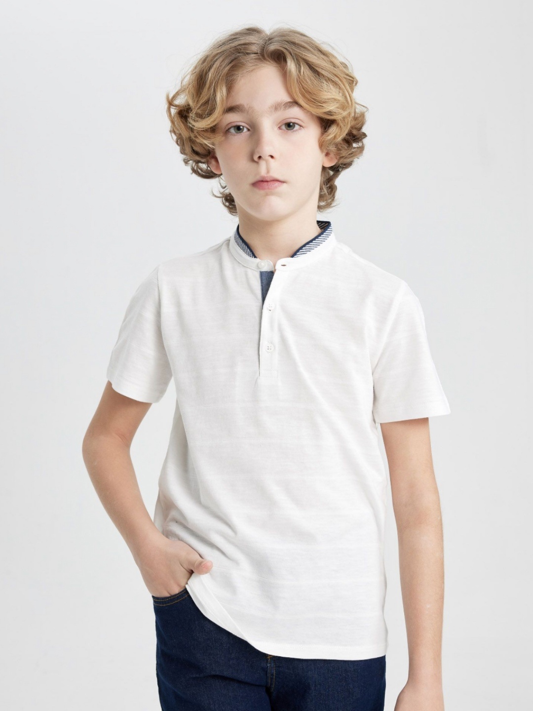 

DeFacto Boys Solid Mandarin Collar Cotton T-shirt, White