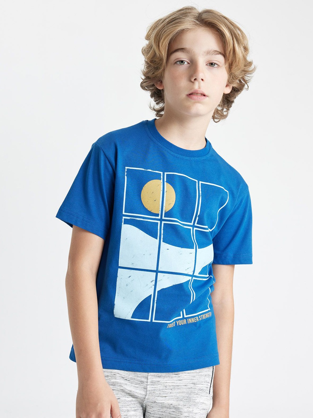 

DeFacto Boys Printed Extended Sleeves Pockets T-shirt, Na