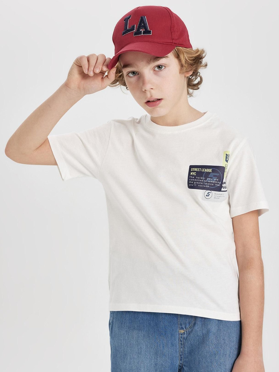 

DeFacto Boys Varsity V-Neck Applique Cotton T-shirt, White