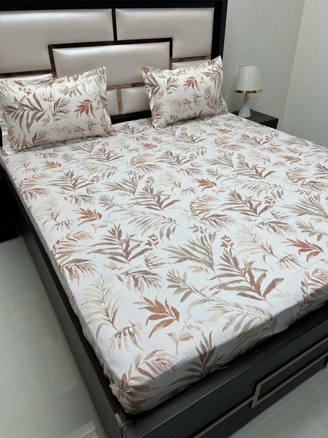 

Pure Decor Villa White & Brown Printed 400 TC Cotton King Bedsheet with 2 Pillow Covers