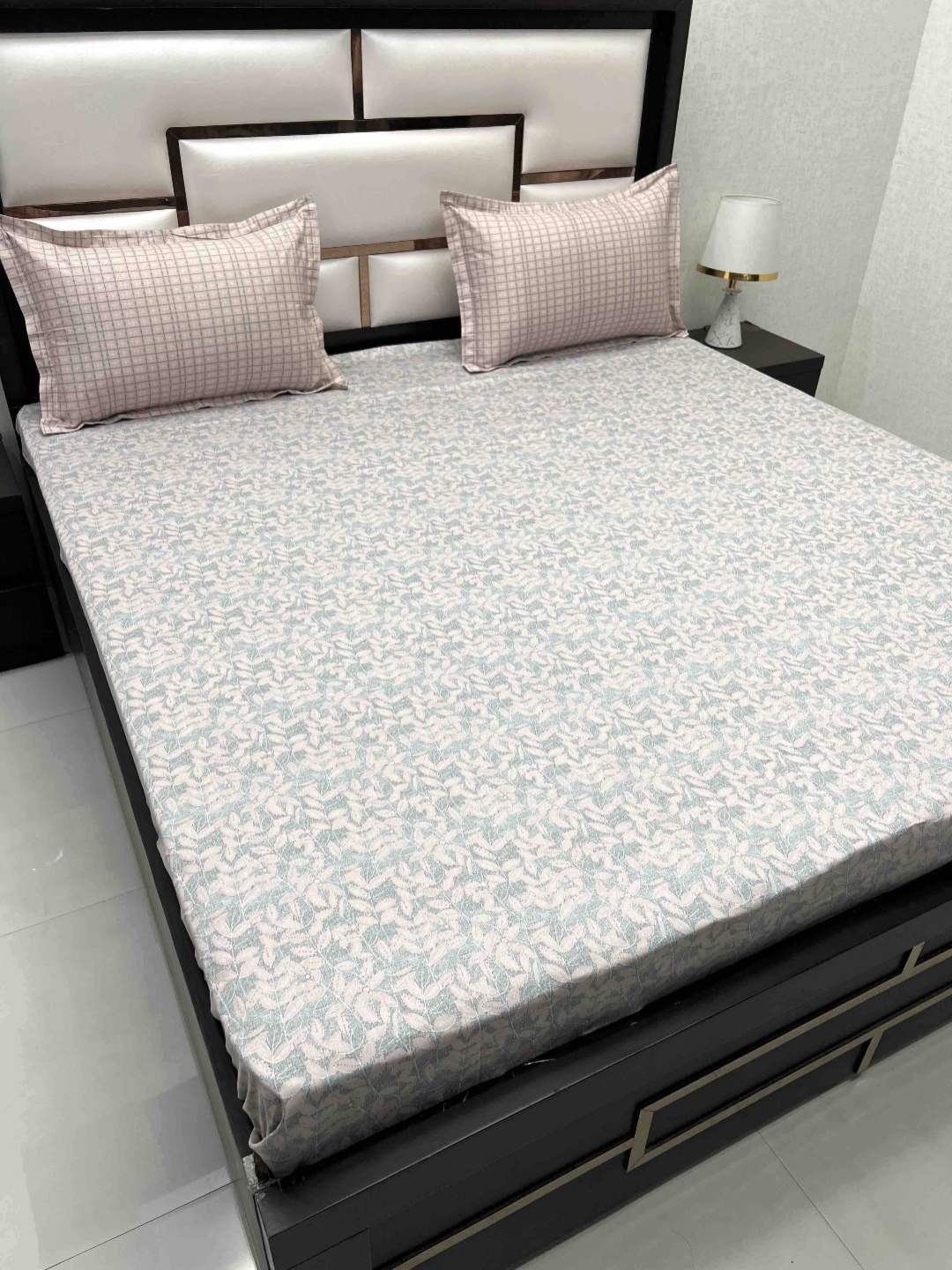 

Pure Decor Lifestyle Beige & Grey Printed 300 TC Cotton King Bedsheet with 2 Pillow Covers