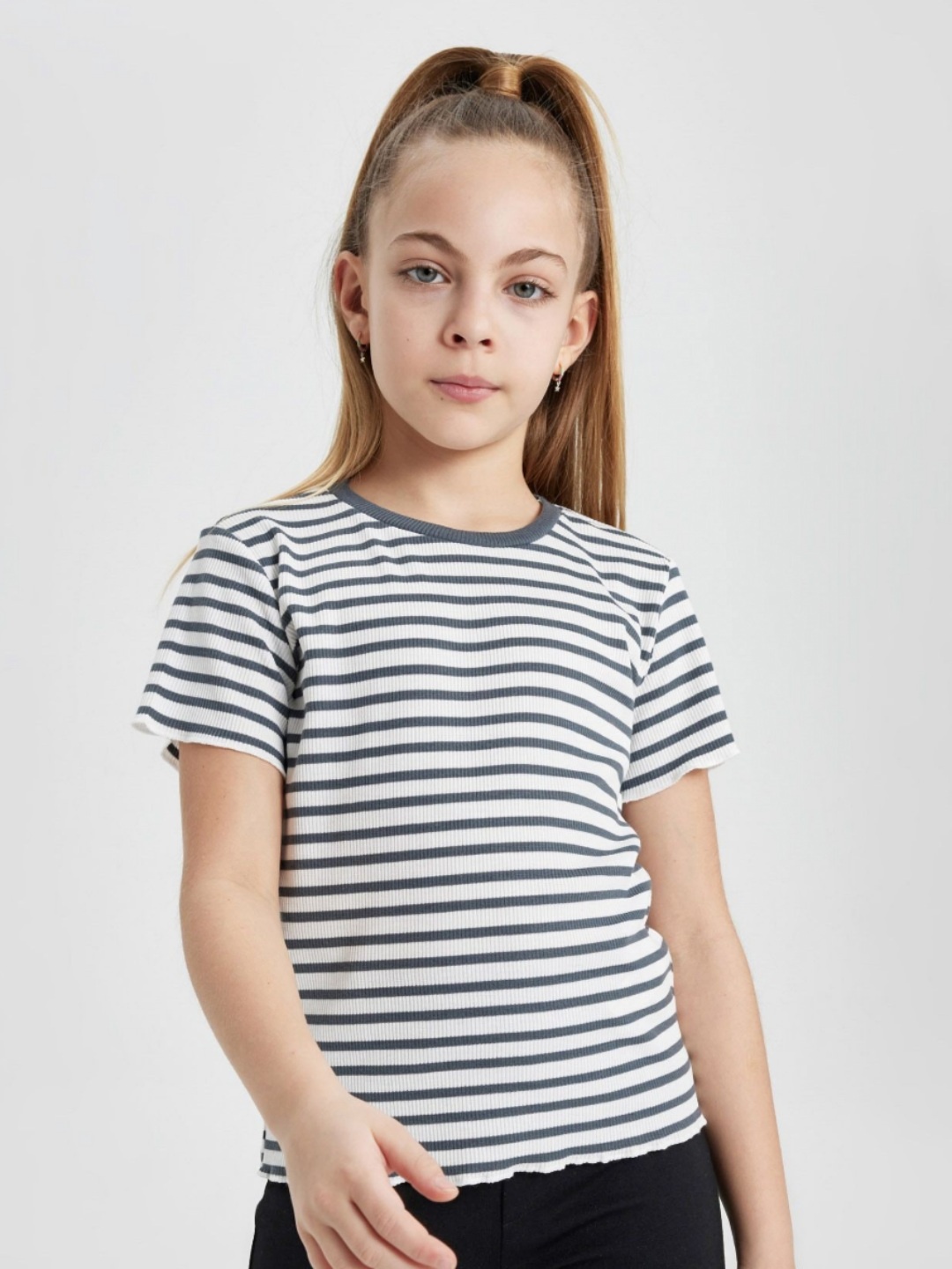 

DeFacto Girls Striped Pockets T-shirt, Na