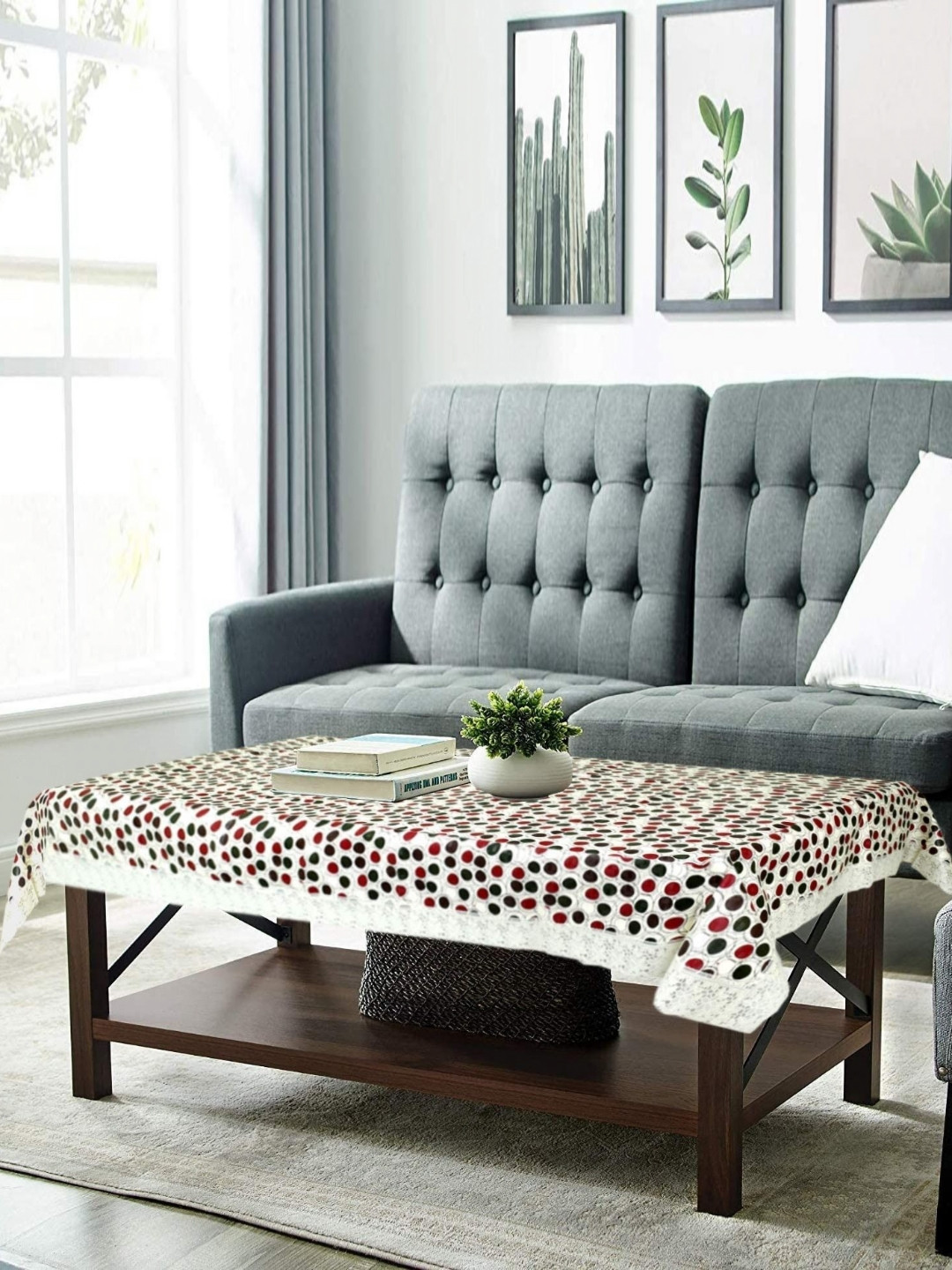 

LooMantha Red & Black Geometric Printed 4 Seater Table Cover