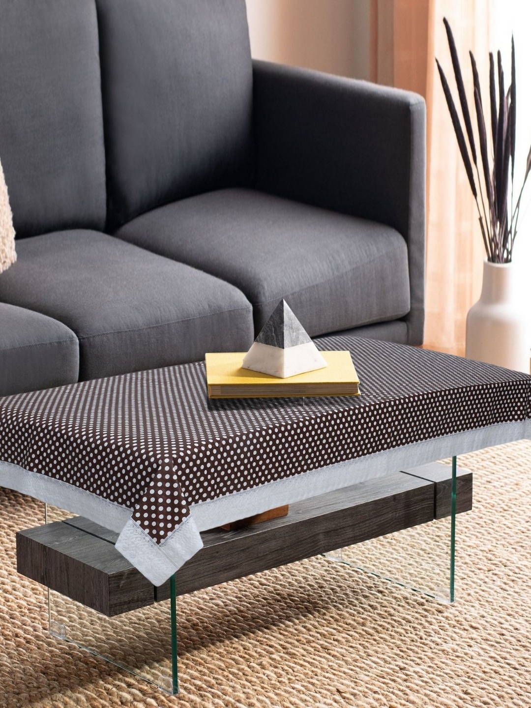 

LooMantha Brown & White Geometric Printed 4 Seater Table Cover