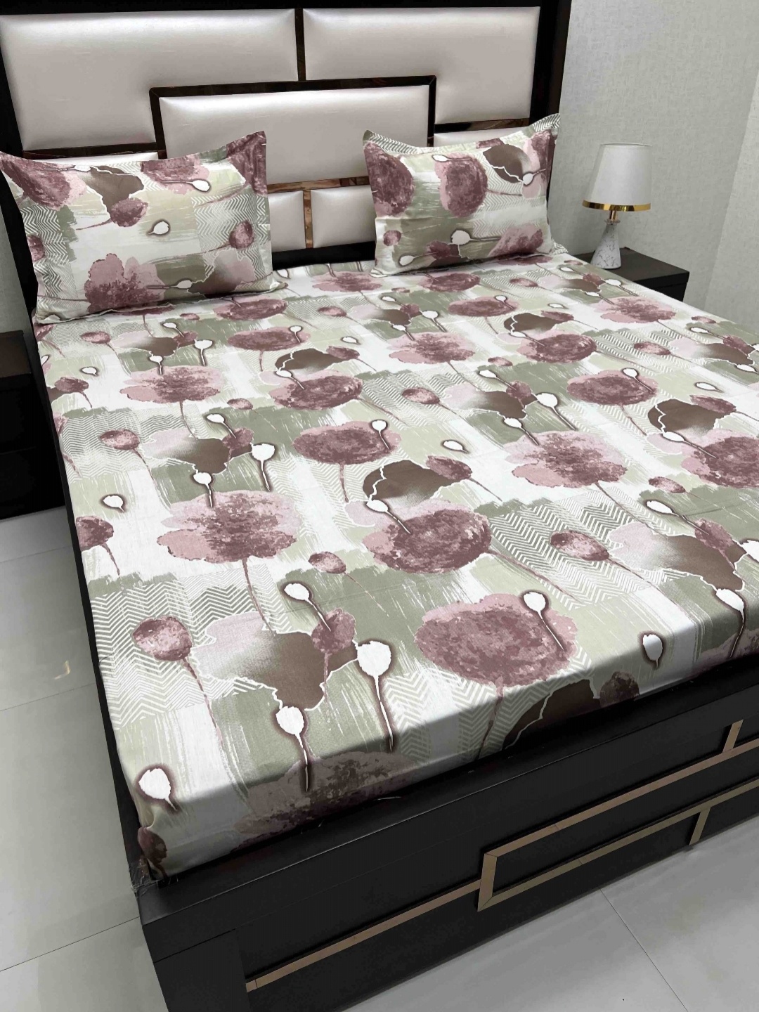 

Pure Decor Royal velar White Floral Pure Cotton 330 TC King Bedsheet with 2 Pillow Covers