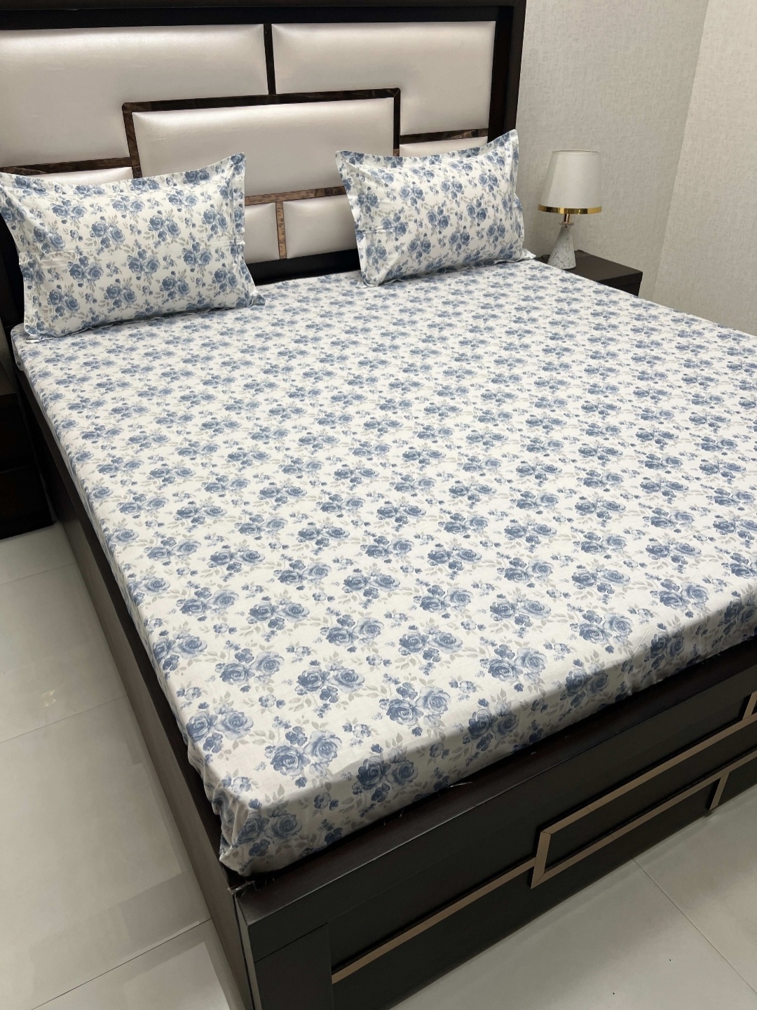 

Pure Decor Villa White & Blue Printed 400 TC Cotton King Bedsheet with 2 Pillow Covers