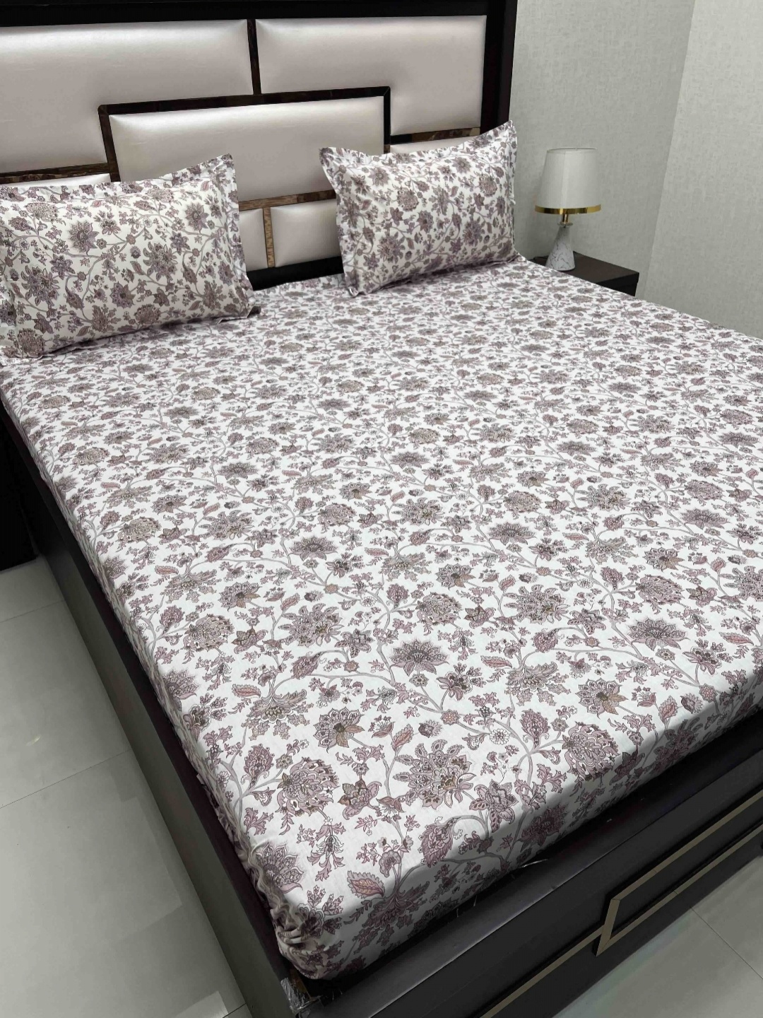 

Pure Decor Villa Maroon & White Printed 400 TC Cotton King Bedsheet with 2 Pillow Covers