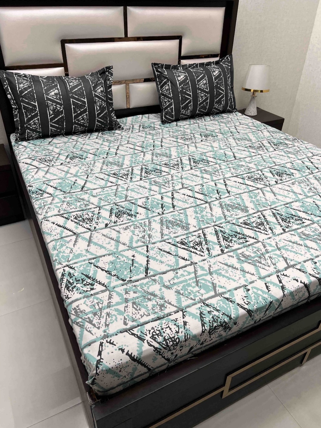 

Pure Decor Lifestyle Green Printed 300 TC Cotton King Bedsheet with 2 Pillow Covers