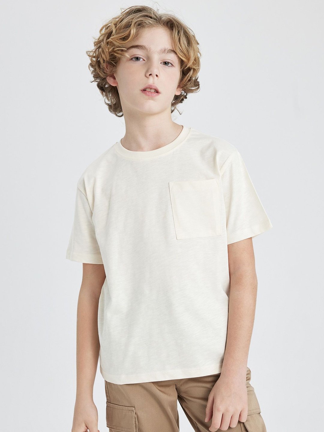 

DeFacto Boys Solid Round Neck Cotton T-shirt, Yellow