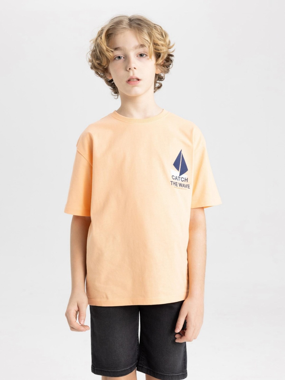 

DeFacto Boys V-Neck Pockets T-shirt, Na