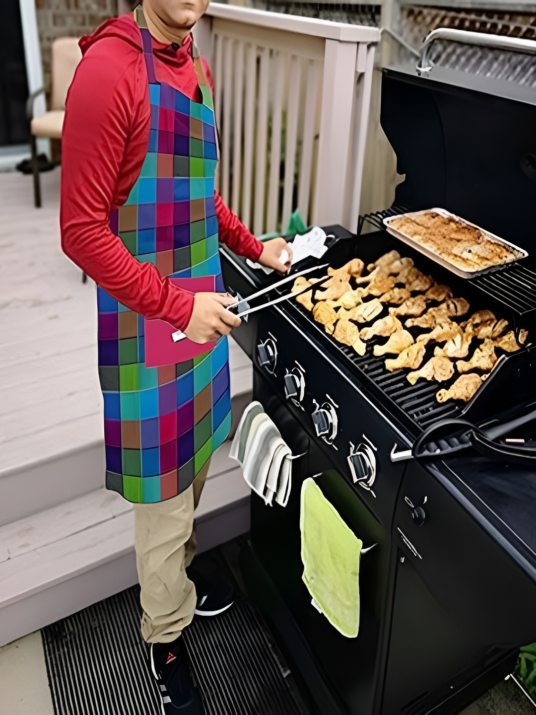 

Lushomes Blue & Green Checked Adjustable Buckle & Solid Pocket Pure Cotton Kitchen Aprons