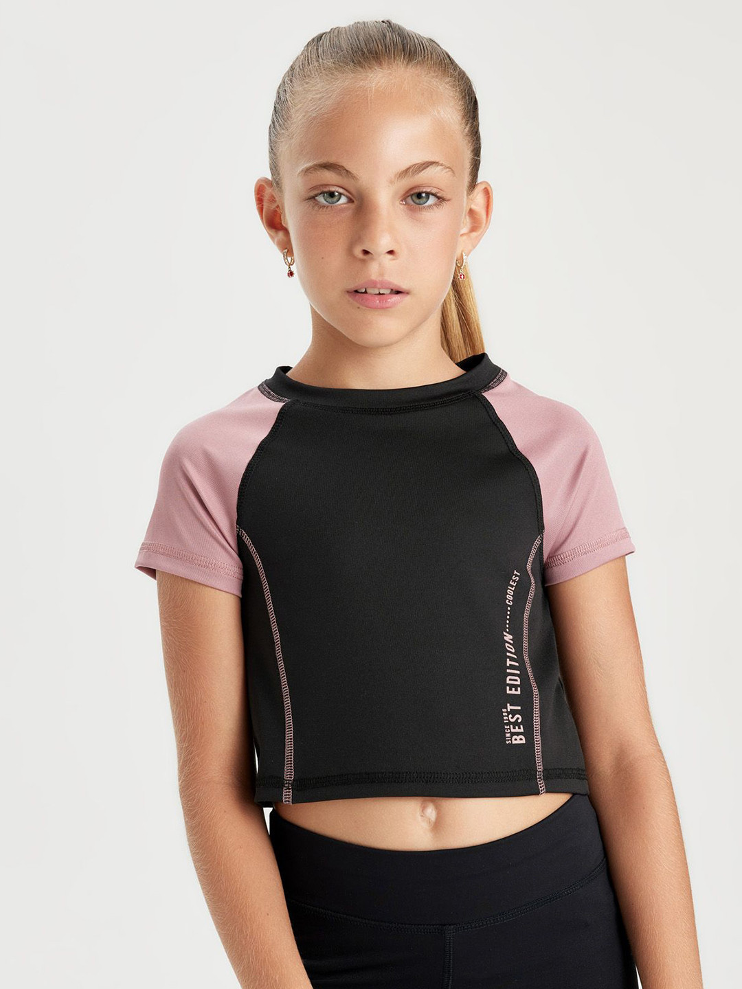 

DeFacto Girls Solid Round Neck T-shirt, Grey