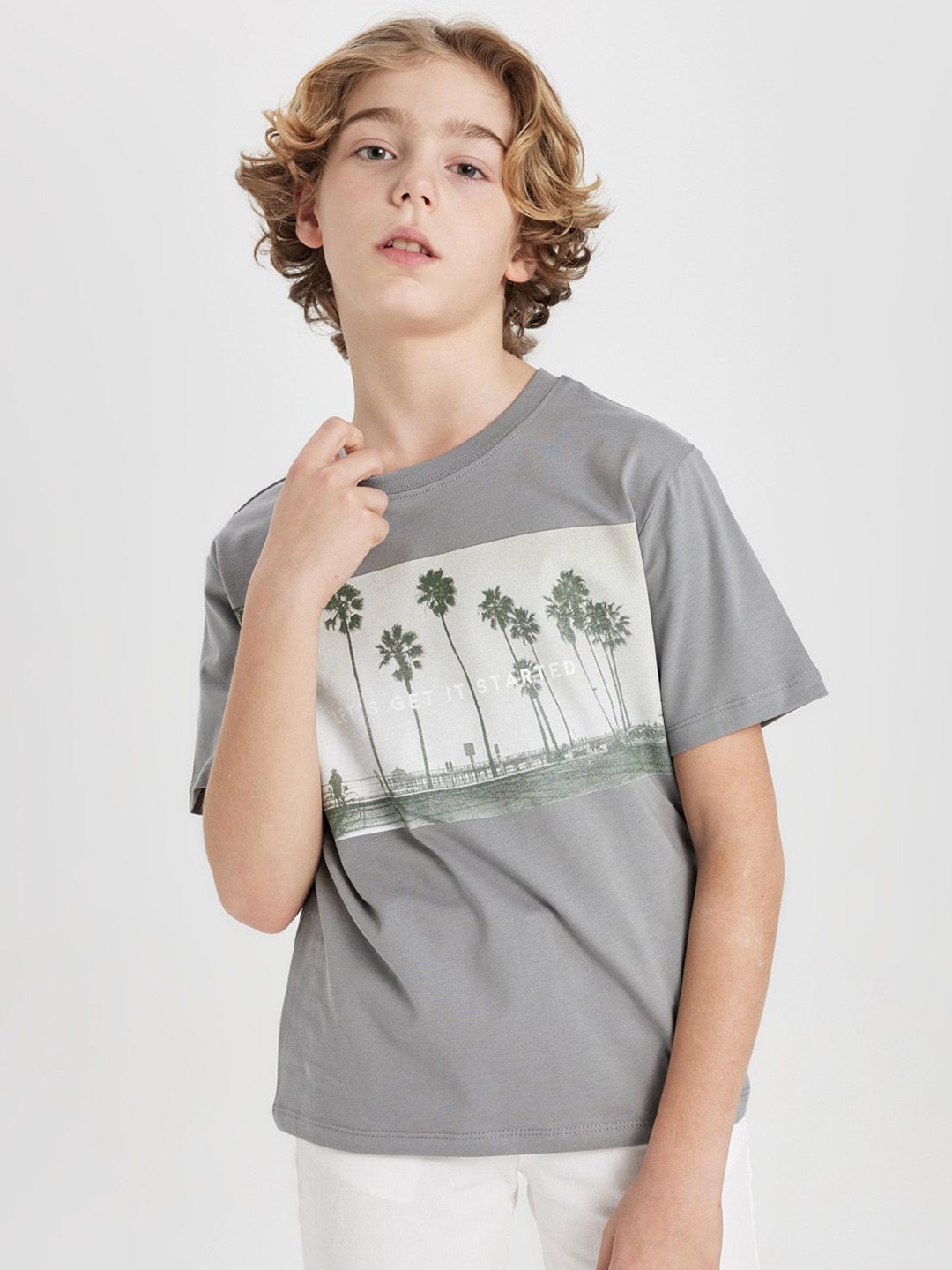

DeFacto Boys Typography Printed Applique T-shirt, Na