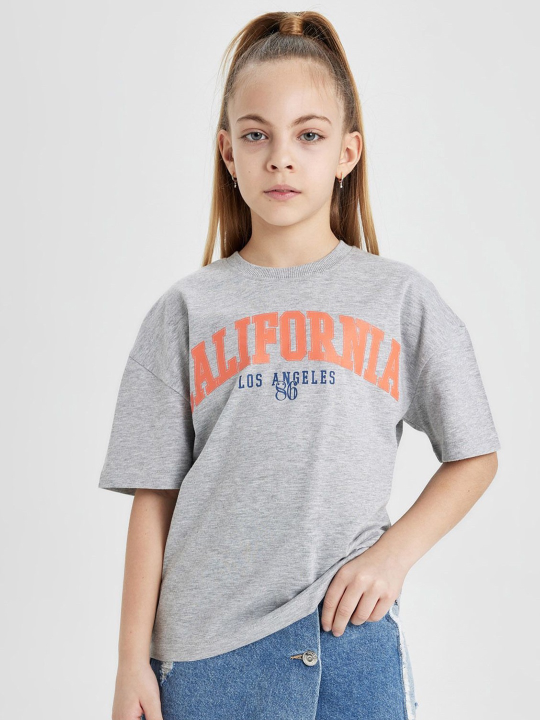 

DeFacto Girls Typography Printed Drop-Shoulder Sleeves Applique T-shirt, Na