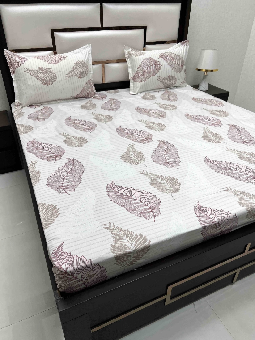 

Pure Decor Royal Velar White Printed 330 TC Cotton King Bedsheet with 2 Pillow Covers, Pink