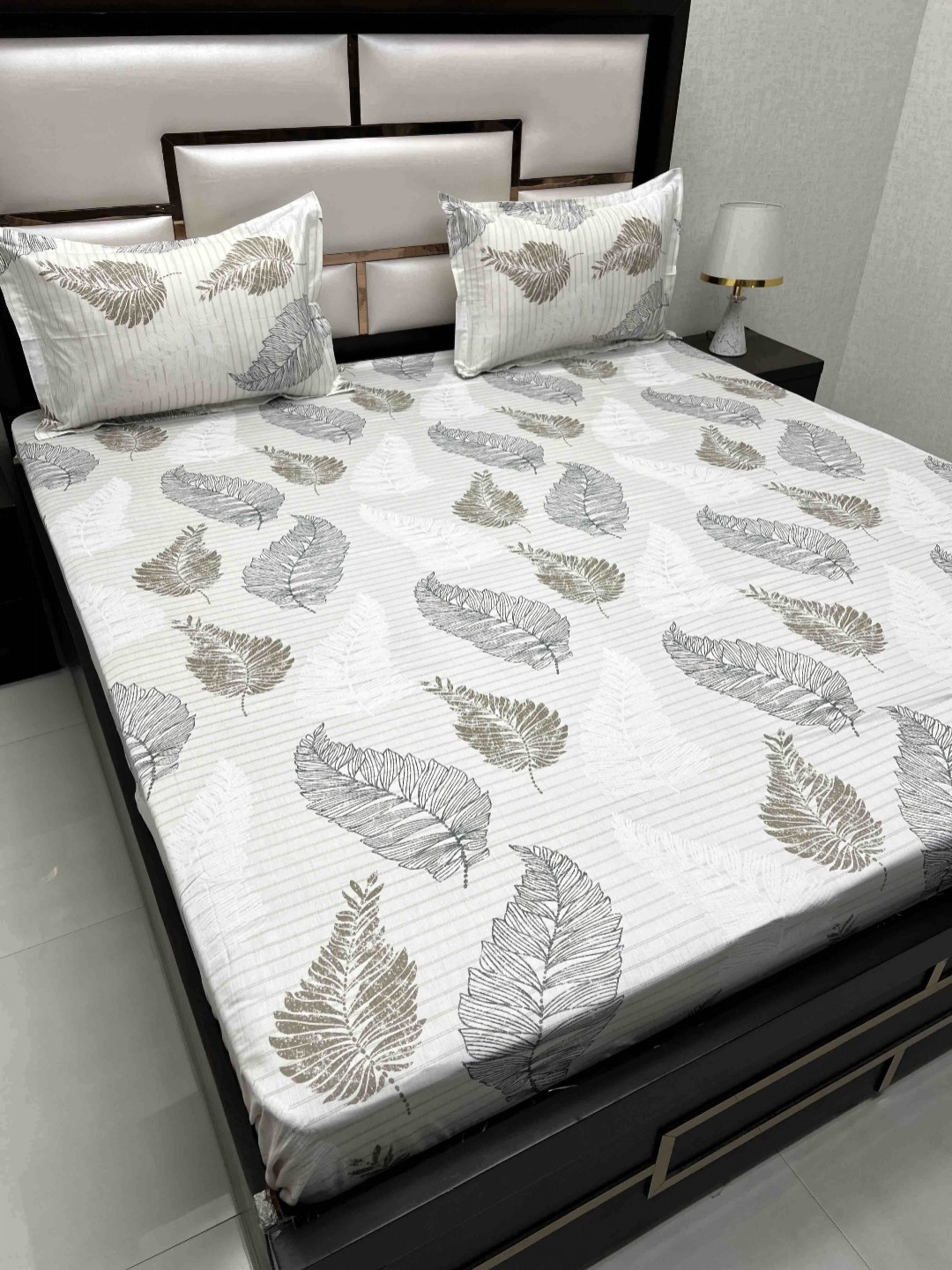 

Pure Decor Royal Velar White Tropical 300 TC Cotton King Bedsheet with 2 Pillow Covers