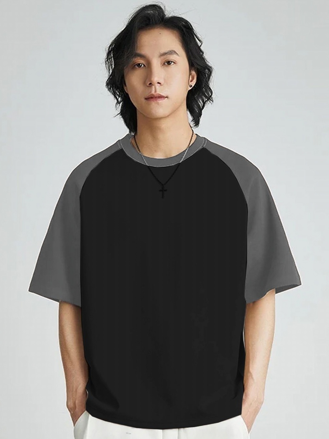 

Genzy Men Colourblocked Round Neck Cotton Oversized T-shirt, Black