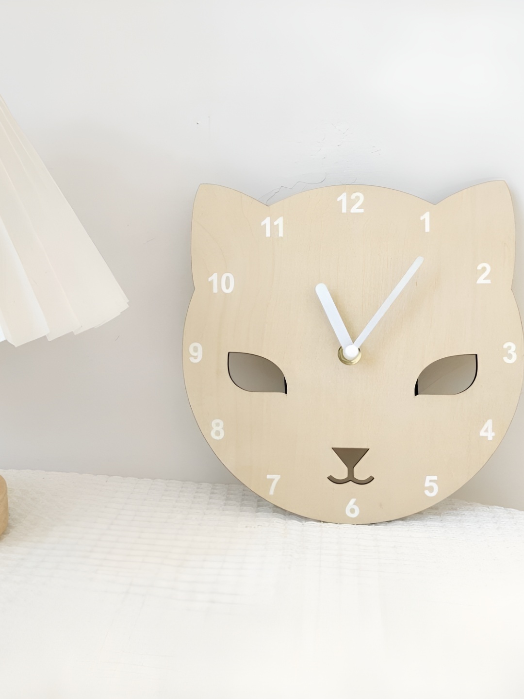 

QEZNEF Beige & White Textured Analogue Wooden Contemporary Wall Clock