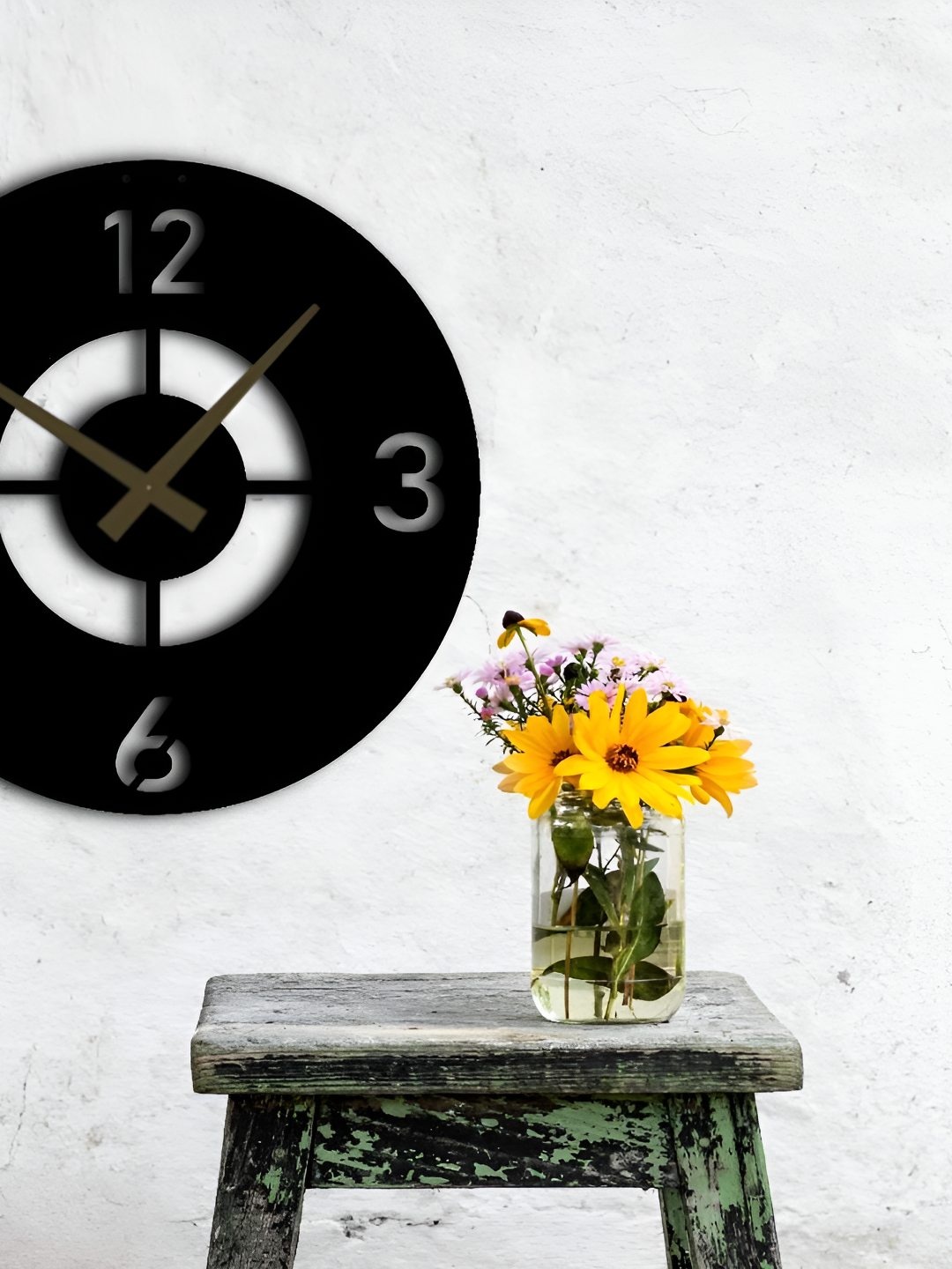 

QEZNEF Black Round Shaped Wooden Contemporary Wall Clock